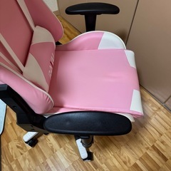 ゲーミングチェア（ピンク）
の画像