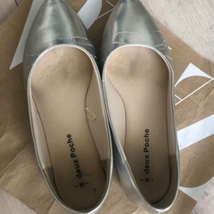 シルバー　パンプス　シンプル　可愛い　流行の画像