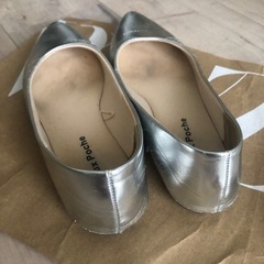シルバー　パンプス　シンプル　可愛い　流行の画像