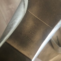 シルバー　パンプス　シンプル　可愛い　流行の画像