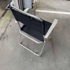 折りたたみ椅子の画像