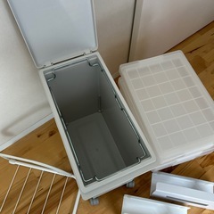 無印良品など　収納ボックス　ゴミ箱　簡易棚　ティッシュケース　布巾かけ
の画像
