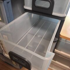 プラスチック製収納ケースの画像