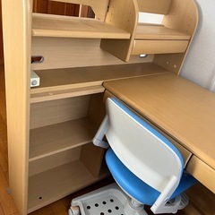 差し上げます！　子供用学習机青の画像