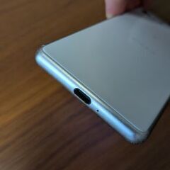 小さめスマホ　Xperia J3137の画像
