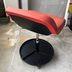 便利な伸縮スツール。バイクの修理の時など重宝します。の画像