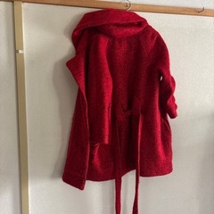 赤いコートの画像