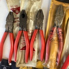 ペンチ、ニッパー、プライヤー、金切り鋏などの画像