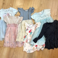 【さしあげます】2〜3歳女の子のお洋服　ワンピース　卒園式用　ズボンの画像