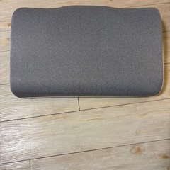 ニトリ　折りたたみマットレスと枕の画像