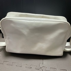 adidasレザーショルダーバックの画像