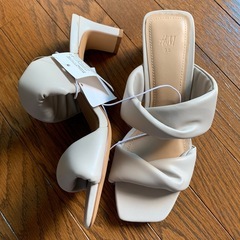 【未使用】H&M サンダル　ベージュ　の画像
