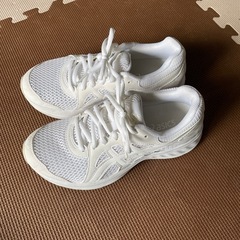 asics 白　スニーカーの画像