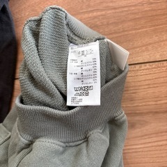 ロンT、スウェットパンツ、カーディガンの画像