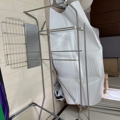 決まりました　伸縮ステンレス洗濯機ラック　美品　ニトリ の画像