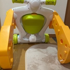 トイザらスオリジナル大人気歩行器の画像