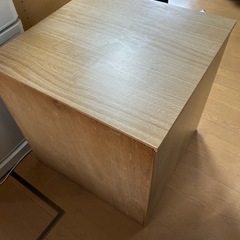 お洒落な木のロー収納ケースの画像