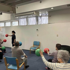 《未経験者歓迎》デイサービス体アップ／運動指導員の補助募集　　　週１からOK／平日のみ／駅近５分♪の画像