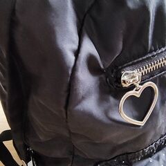 メゾピアノ　黒リュックの画像