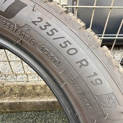 お値下げ可MICHELIN X-ICE SNOW SUV 235/50 R19 GLBの画像