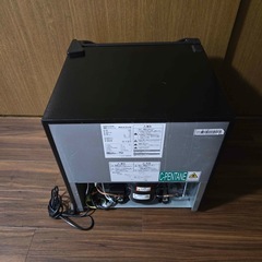 【引渡し決定】MAXZEN 小型冷凍／冷蔵庫 31L（ガンメタリック・ブラック）動作良好・中古 の画像