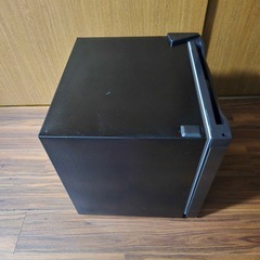 【引渡し決定】MAXZEN 小型冷凍／冷蔵庫 31L（ガンメタリック・ブラック）動作良好・中古 の画像