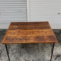 ダイニングテーブルの画像