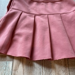 UNIQLO 120 ピンク　スカートの画像