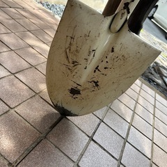 商談中　スコップ　ショベル　剣型ショベルの画像