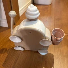 0円です　スリーコインズの泡がソフトクリームになる機械の画像