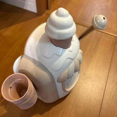 0円です　スリーコインズの泡がソフトクリームになる機械の画像