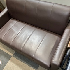 ⭐️美品⭐️2Pソファ フェイクレザー  コンパクト シンプルデザイン 脚 天然木No.2607 KEの画像