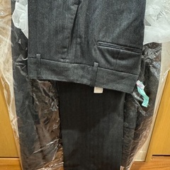 【中古】ZARA 4点セット パンツスーツ上下と新品ブラウス2枚の画像