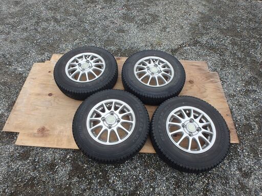 スタッドレスタイヤ　12インチ　引き取り限定