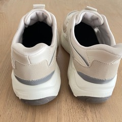 【未使用に近い】【すっと履ける】25.5センチスニーカーの画像