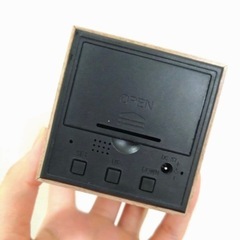 木製　デジタル時計の画像