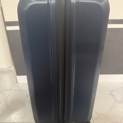 新品未使用　スーツケース　キャリーケース　ネイビーの画像