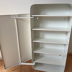 IKEA 収納付き洗面台みミラーの画像