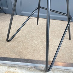 B7106【無垢×アイアン】ラウンドスツール  アイアンスツールの画像