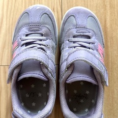 女の子スニーカー18.0IFMEと NBの2足の画像