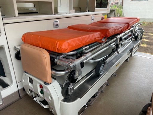 FERNOファーノストレッチャー担架救急車ハイメディック救急車から