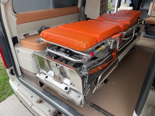 FERNOファーノストレッチャー担架救急車ハイメディック救急車から