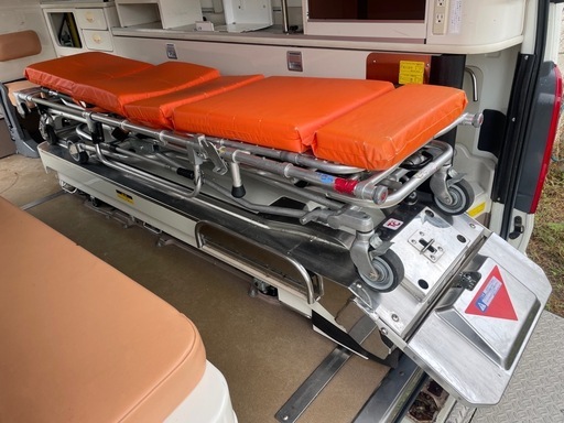 FERNOファーノストレッチャー担架救急車ハイメディック救急車から