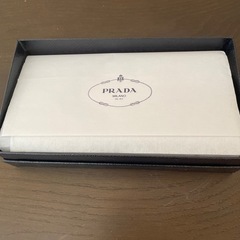 PRADAから箱の画像