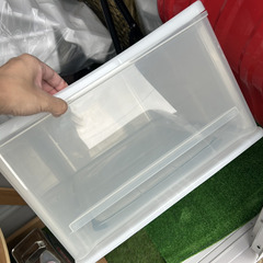 NV BOX 22（３個）、クリアカラーボックス（２個）、ホワイトプラスティック物入れ（１個）の画像