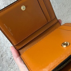 マークジェイコブス二つ折り財布の画像