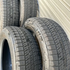 BRIDGESTONE BLIZZAK  205/60/16 スタッドレスタイヤ ブリヂストン　ブリザック これからのシーズンに！の画像