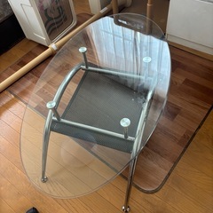 ニトリガラステーブルの画像