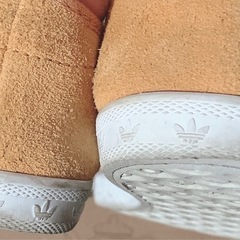 adidas スニーカーの画像