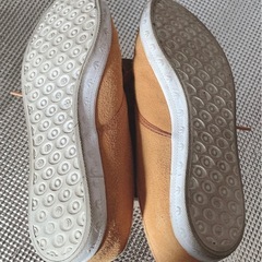 adidas スニーカーの画像